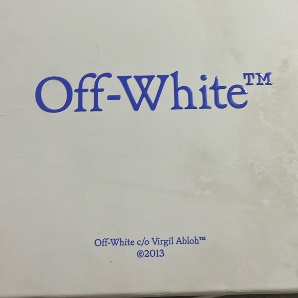 Off-White Women's Sneakers in White and Pink